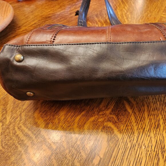 Large Clarks Purse - Picture 3 of 9